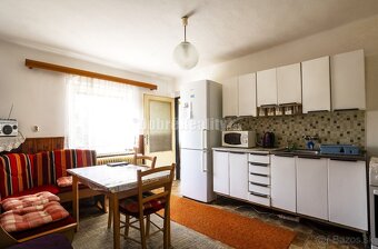 PREDAJ Rodinný dom s veľkým pozemkom a vlastnou studňou, Skl - 12