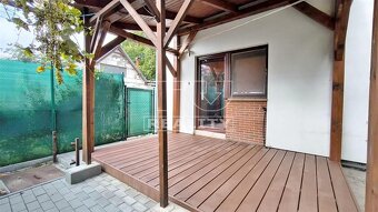 Rodinný dom - 2 samostatné byty, priestranná terasa a... - 12