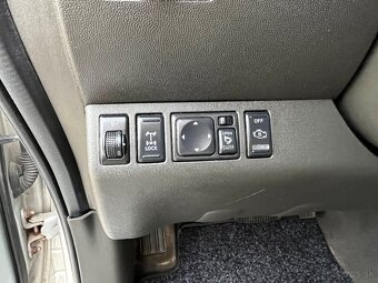 Nissan Navara 4WD s uzávierkou - 12
