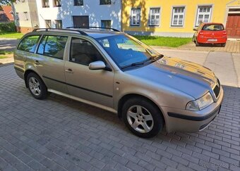 Škoda Octavia 1,9 TDI PD Elegance 4x4 Combi nafta manuál - 12