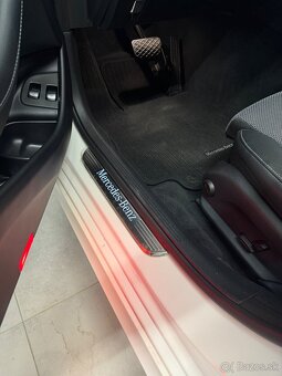 Mercedes-Benz E trieda Kombi 220d 4matic AMG - 12