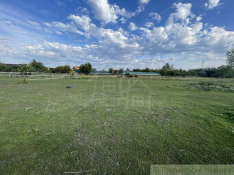 Domček s veľkolepým pozemkom neďaleko Nových Zámkov, o obc - 12