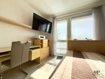 REKONŠTRUOVANÝ VEĽKÝ 3 IZB. BYT S DVOMI BALKÓNMI, 84M2, ROBO - 12