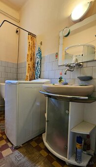 V obci Malé Kosihy päťizbový rodinný dom je na predaj. - 12