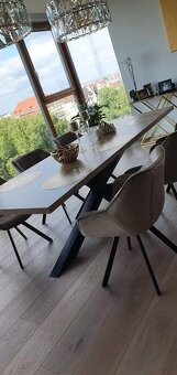 Jedálenský dubový stôl - 12
