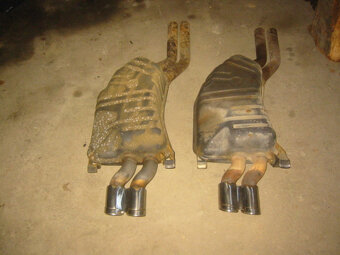 AUDI S8 D2 4.2 250kw - manuál + tiptronic - díly z vozidla - 12