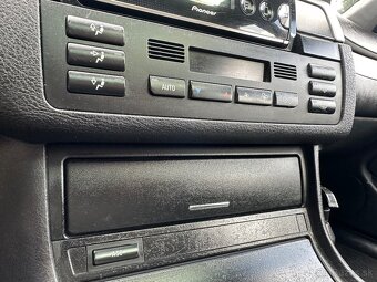 BMW 330i sedan manuál - 12