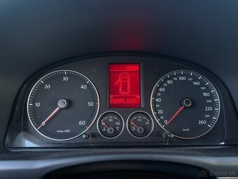 Volkswagen Touran 2.0 TDI Trendline DSG - 12