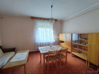 Zaujímavý a zachovalý 4 izbový rodinný dom v povodnom stave  - 12