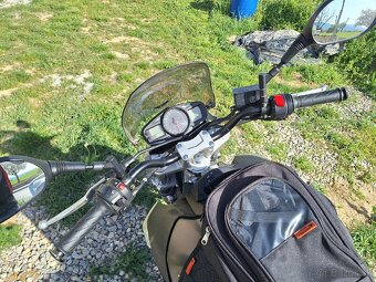 Suzuki GSR 600 - 12