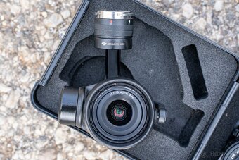 DJI INSPIRE 2 + X5S + 2 objektívy + 2 vysielačky + 4 batérie - 12