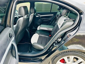 Škoda Octavia RS sedan 2.0 TFSI 147 kW už na sk značky - 12