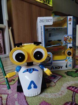 Andy programovateľný robot v top stave - 12