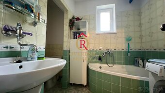 Zachovalý rodinný dom s krásnou záhradou a letnou kuchyňou v - 12