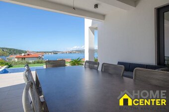 NA PREDAJ novopostavená vila s bazénom /280 m² / Dalmátsko,  - 12