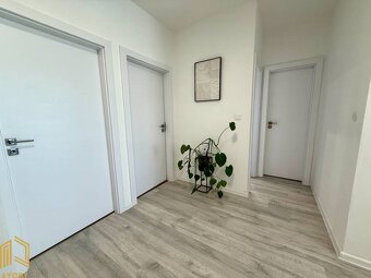 LUXUSNÝ 3 - IZB. BYT S TERASOU v CENTRE MESTA SENICA - 12