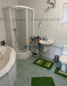 Na predaj kompletne zrekonštruovaný rodinný dom v Nových Zám - 12