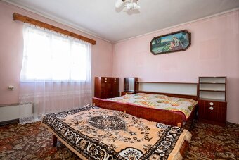 Rod. dom s mega miestnosťou (bar, krb, posedenie), Pohorelá - 12