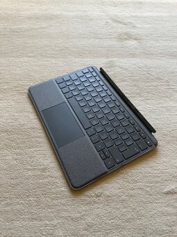 iPad 8. generácie (32GB, WiFi) + Klávesnica Logitech Combo - 12