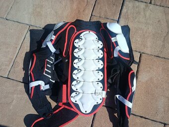 Celotelový chránič Shot - 12