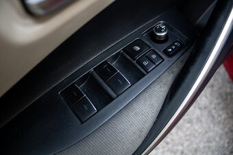 Toyota Corolla sedan 1.8 Hybrid e-CVT Style Tech - 12