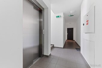 PRENÁJOM 1-IZBOVÝ BYT S PRIESTRANNÝM BALKÓNOM A PARKOVANÍM - 12