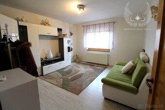 TOP KRÁSNY RODINNÝ DOM S BAZÉNOM A ZÁHRADOU KÚSOK OD ŠALE - 12
