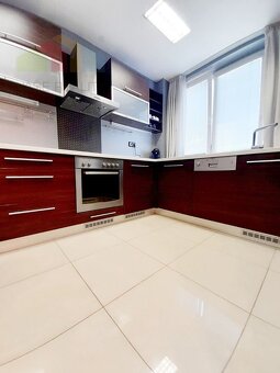 Na prenájom 3-izbový byt s balkónom, 97 m², Tallerova ul., S - 12