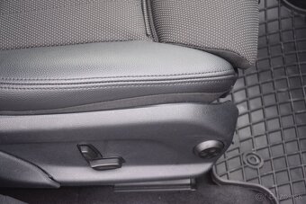 Mercedes-Benz E200D - 12