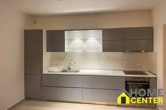 Na predaj ZREKONŠTRUOVANÁ KAMENNÁ VILA /200 m²/ Dalmátsko, K - 12