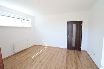3-izbový byt s parkovacím státím v lukratívnom prostredí - 12