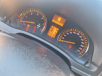 Toyota Avensis Combi 2.0l D-4D Luna - 12