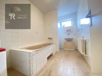 Cena dohodou. Veľký 6 izbový rodinný dom, pozemok 1021 m2, P - 12