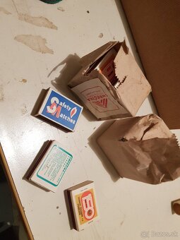 predam stare zapalkove krabicky igelitky, plechove krabicky - 12