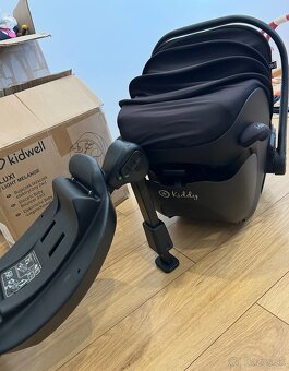 Kočiar Petite and Mars a autosedačka s isofix základňou - 12