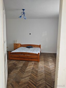 Predáme rodinný dom v Žarnovici - 12