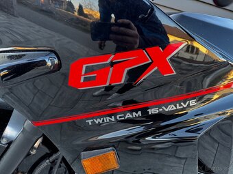 Kawasaki GPX500R - 12
