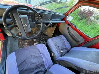Renault 4GTL - 12