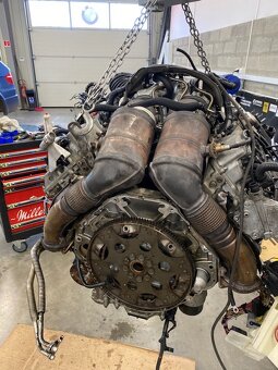 Predám BMW x5 e70 originál mpower 555ps - 12