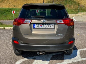 Toyota RAV4 2,2 D-4D 110kW 4WD (ťažné, park.kamera, keyless) - 12