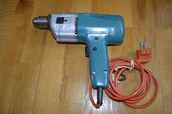 predam vrtacku Black and Decker (B&D) - 12