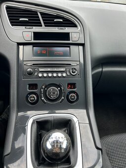 Peugeot 5008 - 12