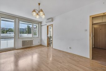 NA PREDAJ 2-IZBOVÝ BYT, PÔVODNÝ STAV, VEĽKÁ LOGGIA, KARLOVKA - 12