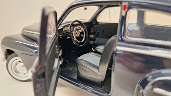 1:18 VOLVO PV544 - 12