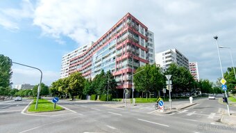 PONUKA: veľký, moderný 3-izbový byt pri Kuchajde. - 12