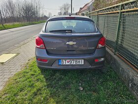 Predám alebo rozpredám Chevrolet cruze 1,8  bez motora. - 12