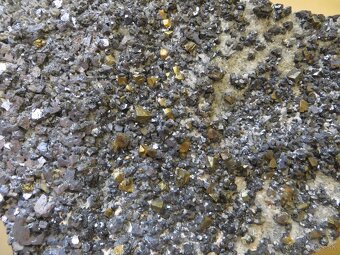 Mineral (galenit, chalkopyrit, sfalerit, kremeň) (Hodruša) - 12