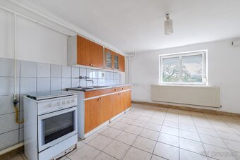 PRIESTRANNÝ RD, 2 vstupy, 2 GARÁŽE v MÉRA - 40 km od KE - 12