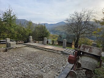 Rekreačný pozemok s chatkou - 12