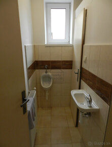 ▲ Kancelárie s parkovacím miestom, plocha 36 m2, Prešov. - 12